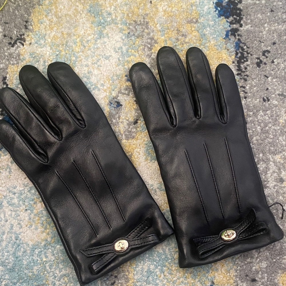 Beautiful EUC Coach Turnlock Bow Black Leather Wool Lined Driving Gloves 🖤🎁 - Picture 2 of 7